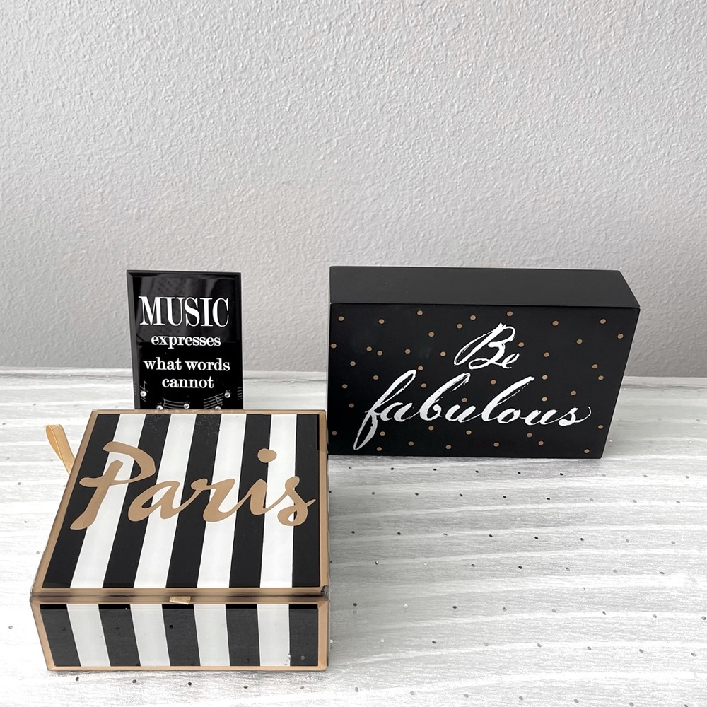 Black gold and white accessories for Decorations